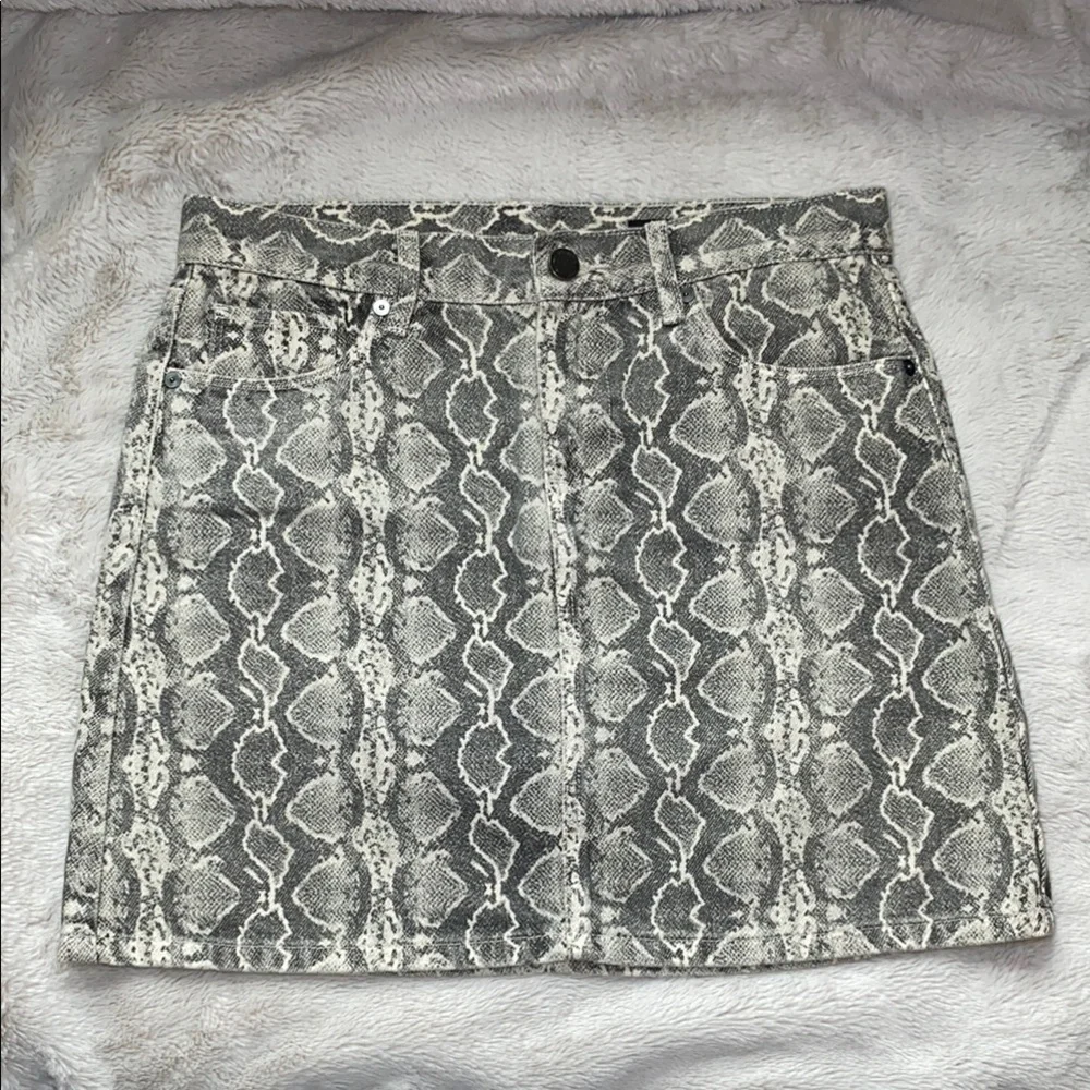 Blank NYC Gray Snake Print Mini Pencil Skirt